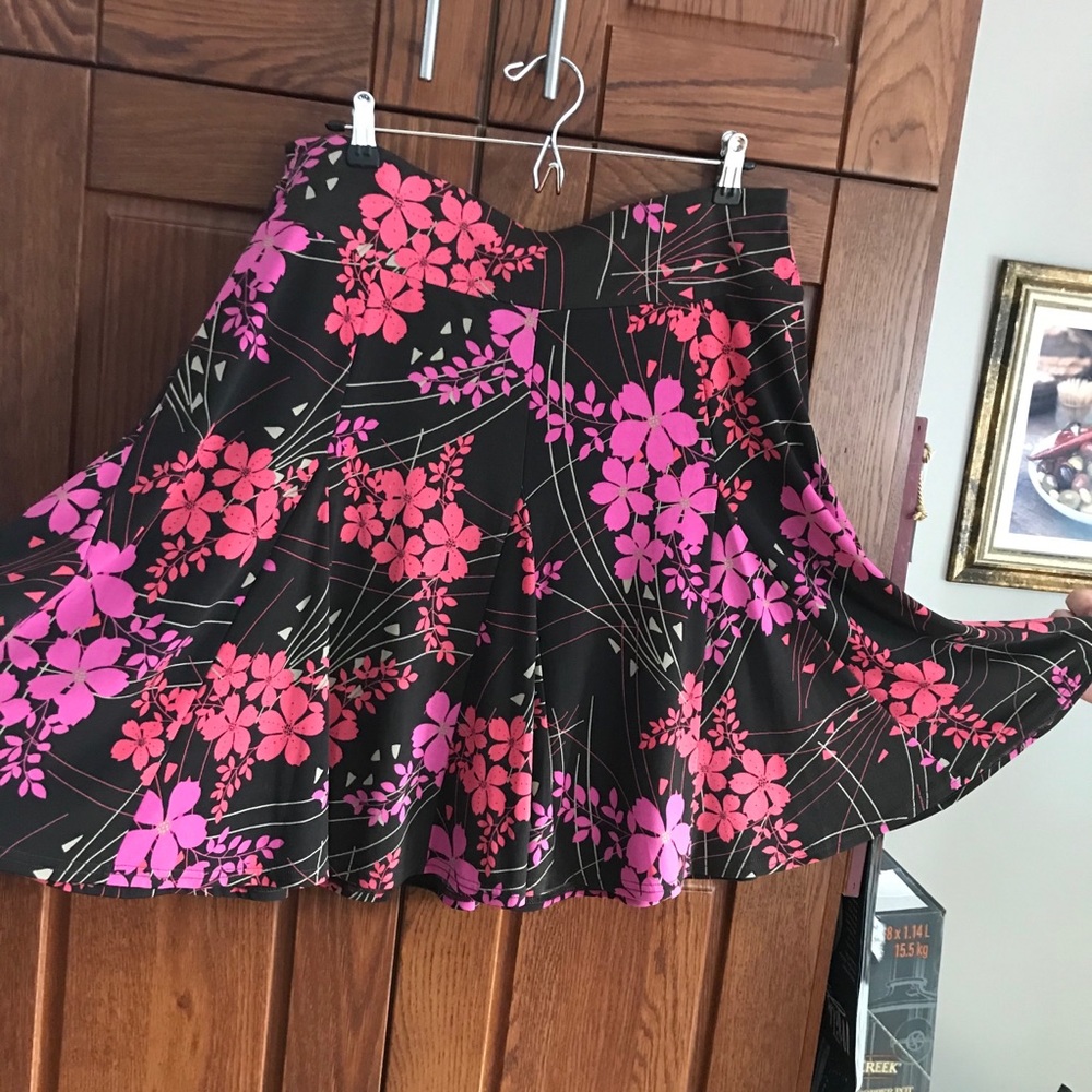 Floral patterned A Line Skirt ⭐️SALE 3/$20⭐️